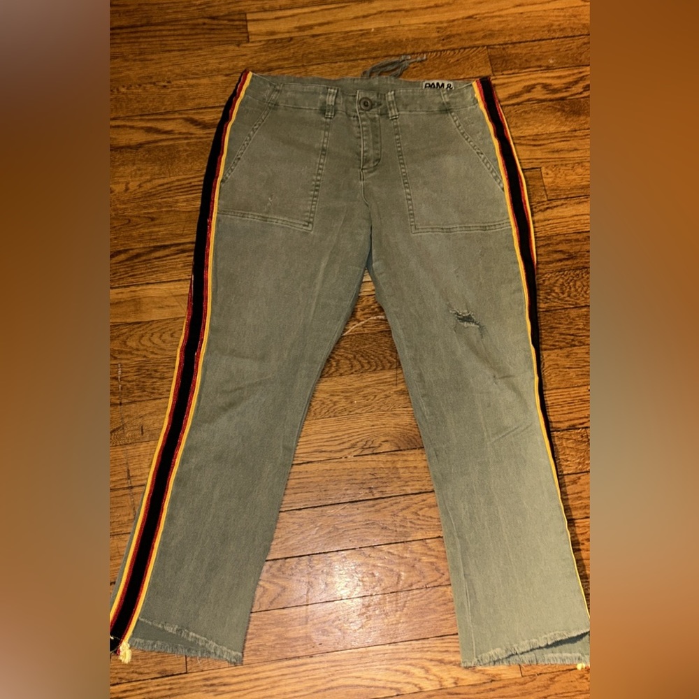 Pam & gela cropped skinny leg side stripped pants